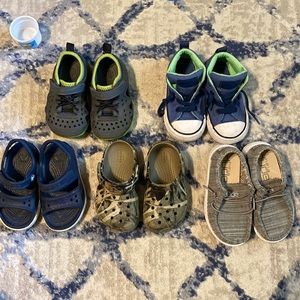Boys Lot of size 5/6/7 shoes Crocs, Converse, Hey Dude all fit like size 6